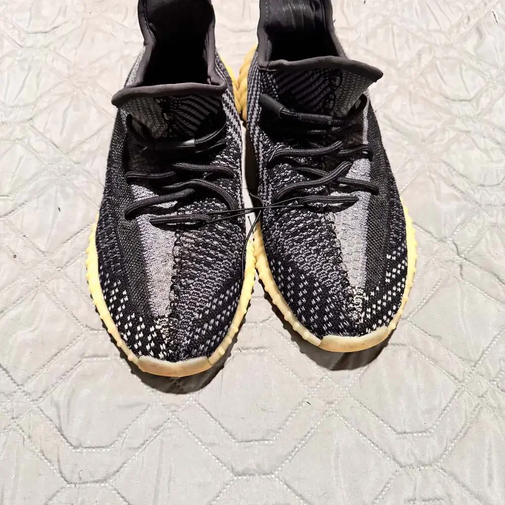 Adidas Yeezy Boost 350 V2 Carbon - Picture 1 of 6